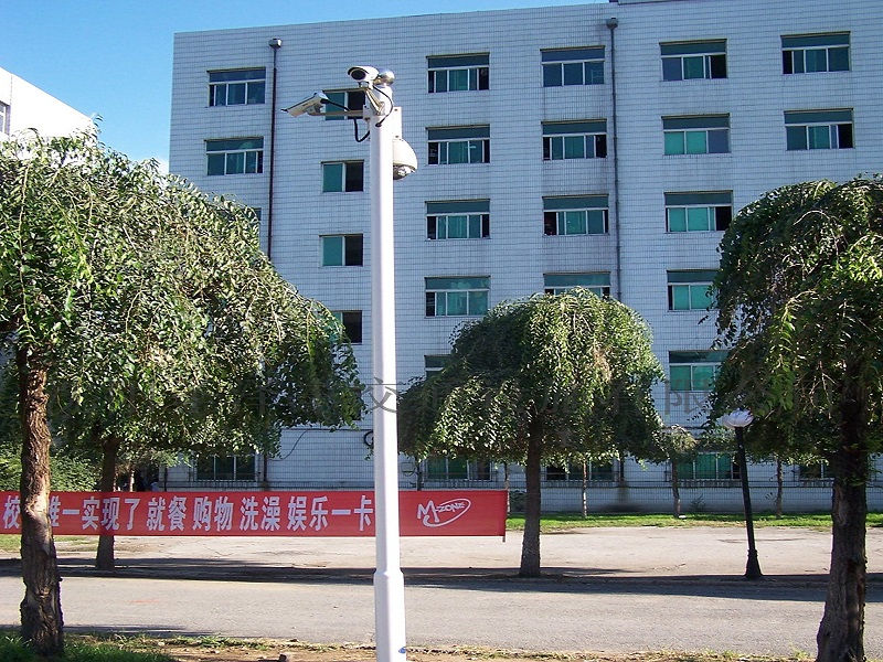 學(xué)校監(jiān)控桿